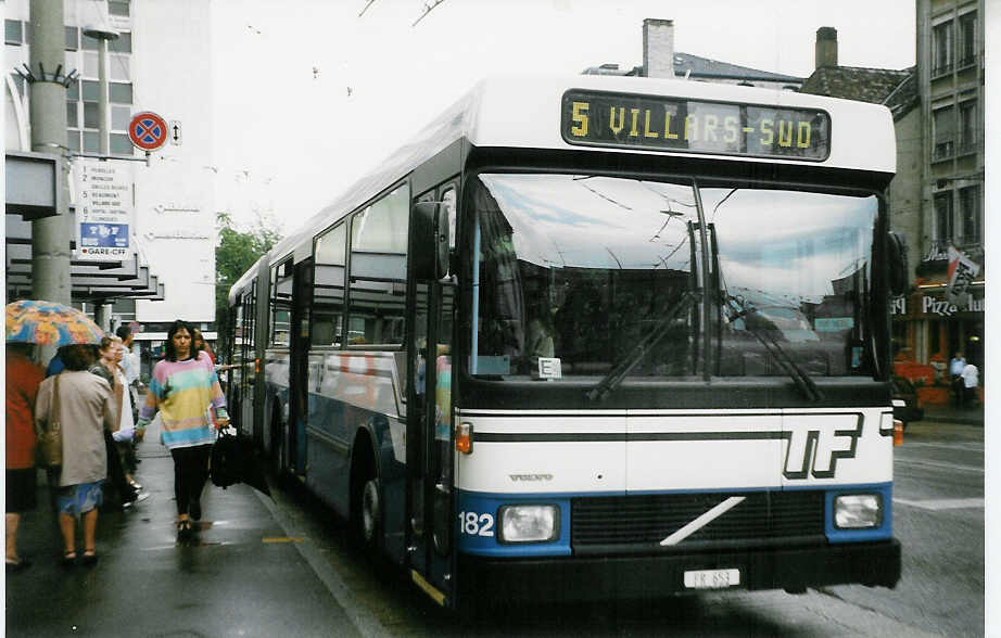 (023'914) - TF Fribourg - Nr. 182/FR 653 - Volvo/Hess am 7. Juli 1998 beim Bahnhof Fribourg