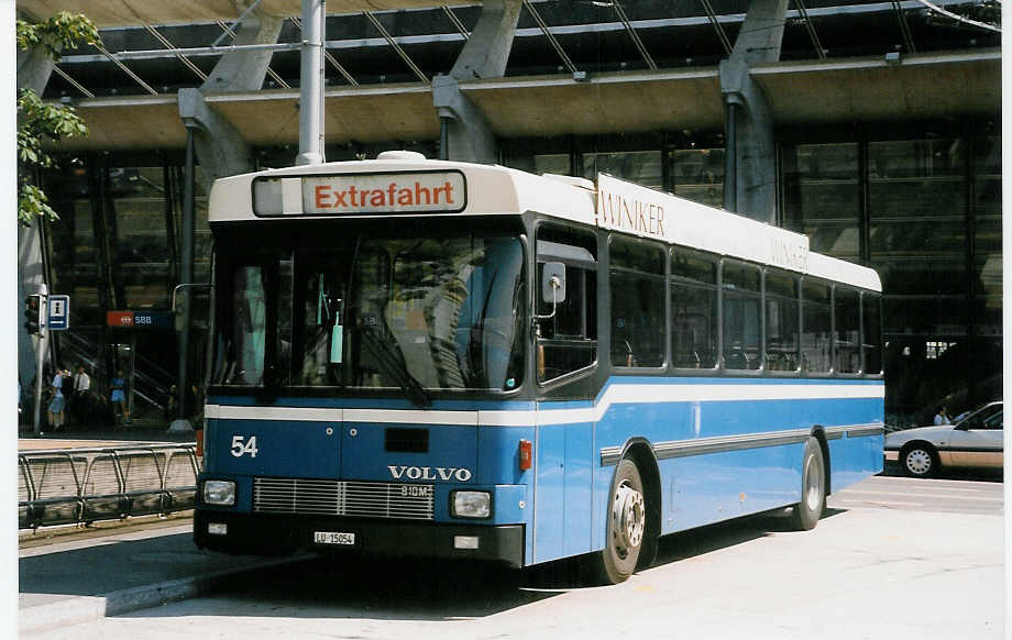 (024'929) - VBL Luzern - Nr. 54/LU 15'054 - Volvo/Hess am 20. Juli 1998 beim Bahnhof Luzern