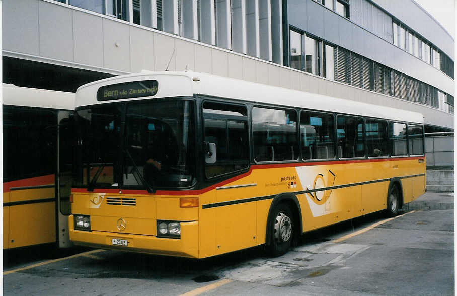 (025'029) - PTT-Regie - P 25'326 - Mercedes/R&J am 3. August 1998 in Bern, Postautostation