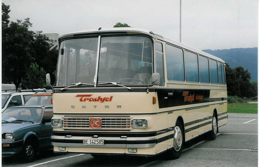 (025'104) - Trachsel, Adelboden - BE 142'585 - Setra am 4. August 1998 in Thun-Lerchenfeld, Waldeck