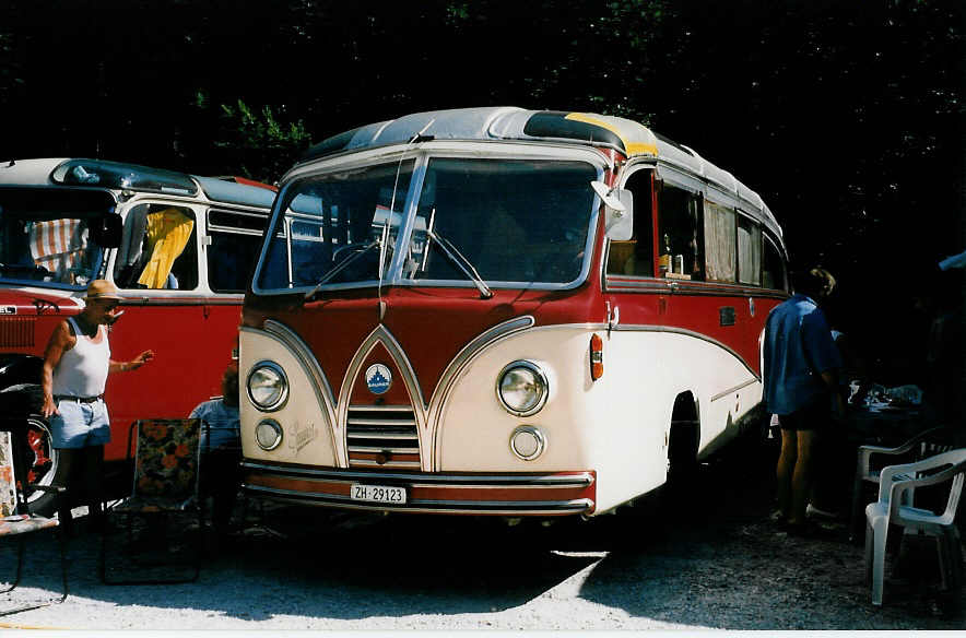 (025'433) - Morger, Horgenberg - ZH 29'123 - Saurer/R&J (ex Winterhalder, Zrich) am 15. August 1998 in Heitenried, Sensegraben