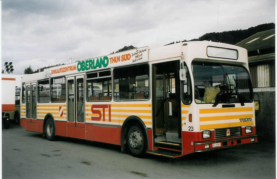 (026'125) - STI Thun - Nr. 23/BE 419'023 - Volvo/R&J (ex SAT Thun Nr. 23) am 14. September 1998 in Thun, Garage