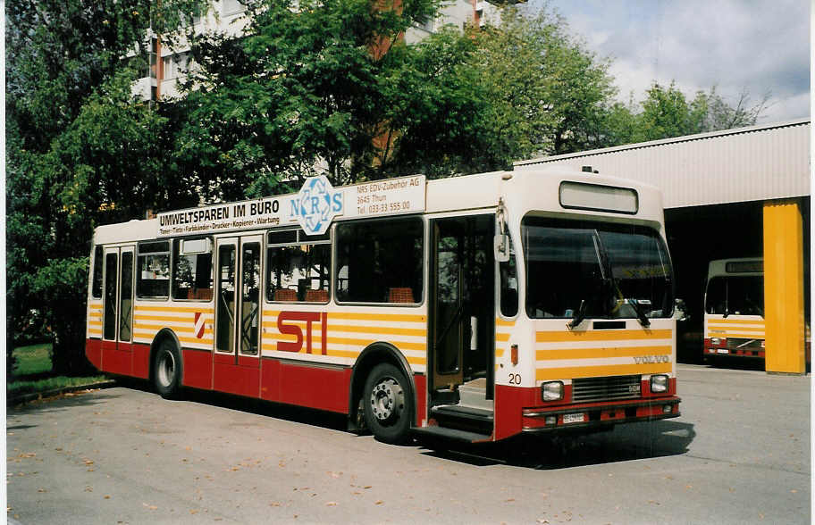 (026'128) - STI Thun - Nr. 20/BE 419'020 - Volvo/Lauber (ex SAT Thun Nr. 20) am 16. September 1998 in Thun, Garage