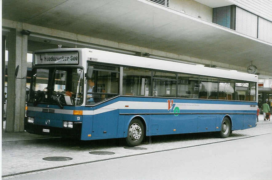 (026'307) - VZO Grningen - Nr. 13/ZH 41'413 - Mercedes am 3. Oktober 1998 beim Bahnhof Uster