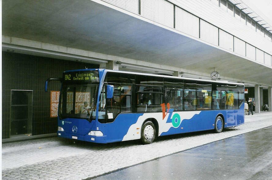 (026'710) - VZO Grningen - Nr. 5/ZH 41'405 - Mercedes am 3. Oktober 1998 beim Bahnhof Uster