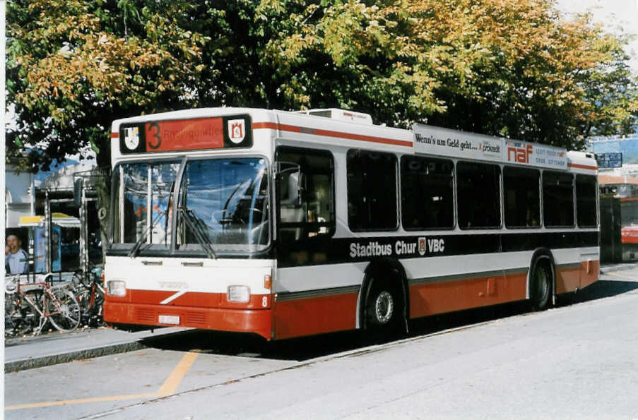 (026'812) - SBC Chur - Nr. 8/GR 97'508 - Volvo/Lauber (ex Roth, Chur Nr. 15) am 6. Oktober 1998 beim Bahnhof Chur