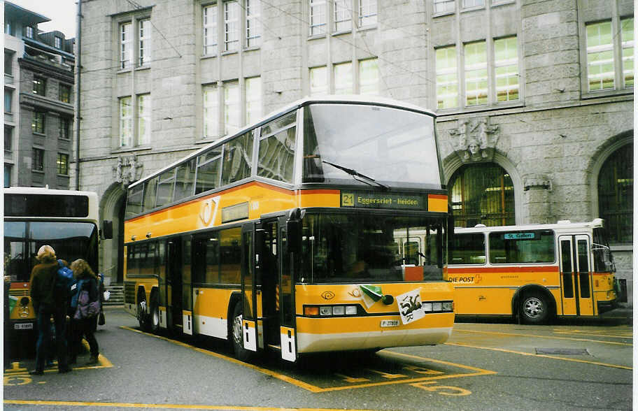 (027'007) - PTT-Regie - P 27'808 - Neoplan am 8. Oktober 1998 beim Bahnhof St. Gallen