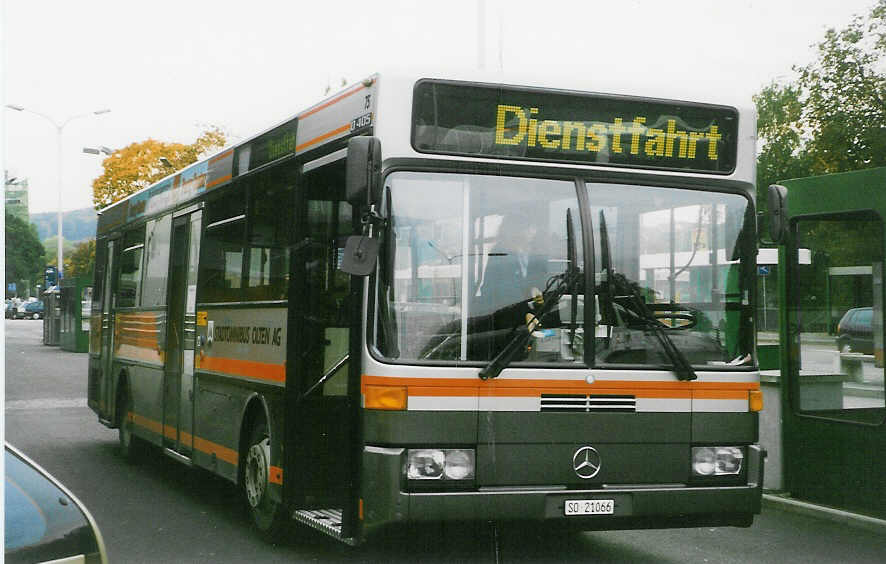 (027'032) - SOO Olten - Nr. 75/SO 21'066 - Mercedes am 8. Oktober 1998 beim Bahnhof Olten