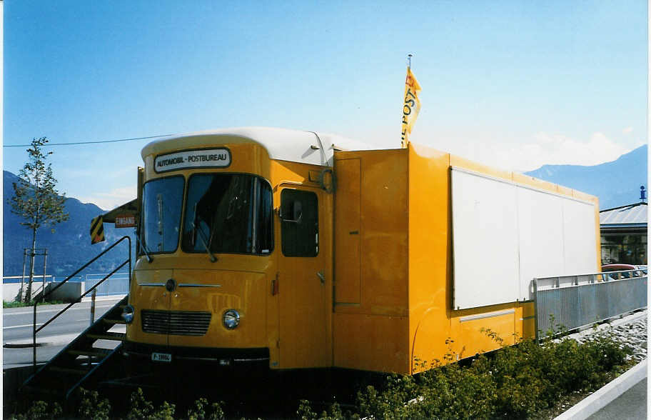 (027'205) - PTT-Regie - P 19'904 - FBW/R&J Automobilpostbro am 9. Oktober 1998 beim Bahnhof Spiez