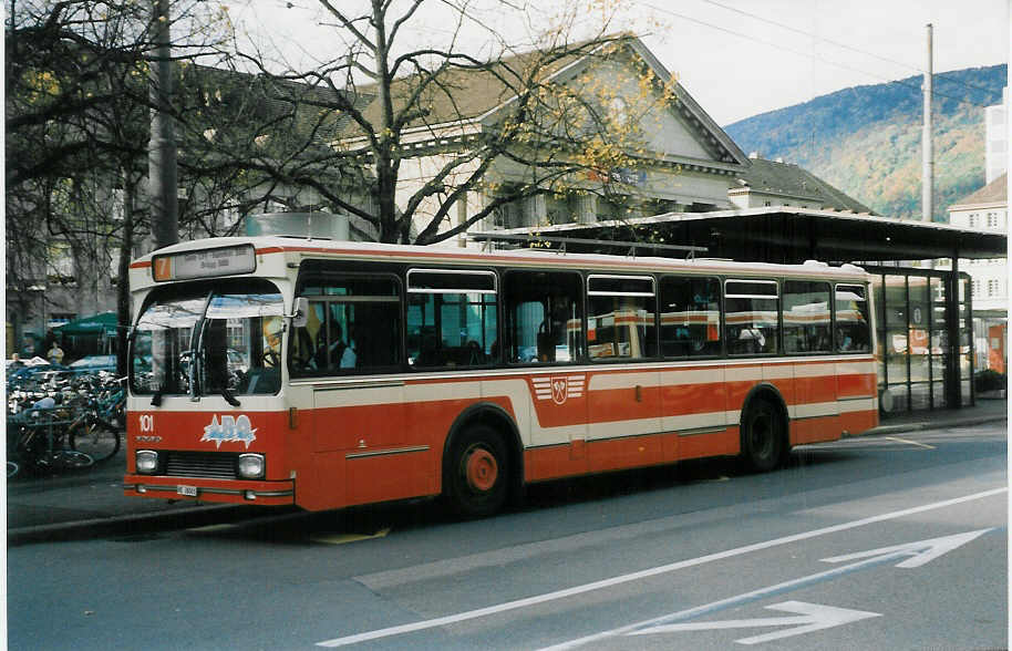 (027'401) - VB Biel - Nr. 101/BE 26'501 - Volvo/R&J am 12. Oktober 1998 beim Bahnhof Biel