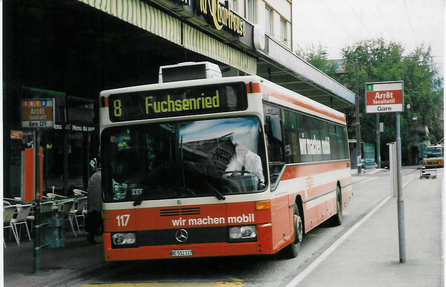 (027'404) - VB Biel - Nr. 117/BE 512'117 - Mercedes am 12. Oktober 1998 beim Bahnhof Biel