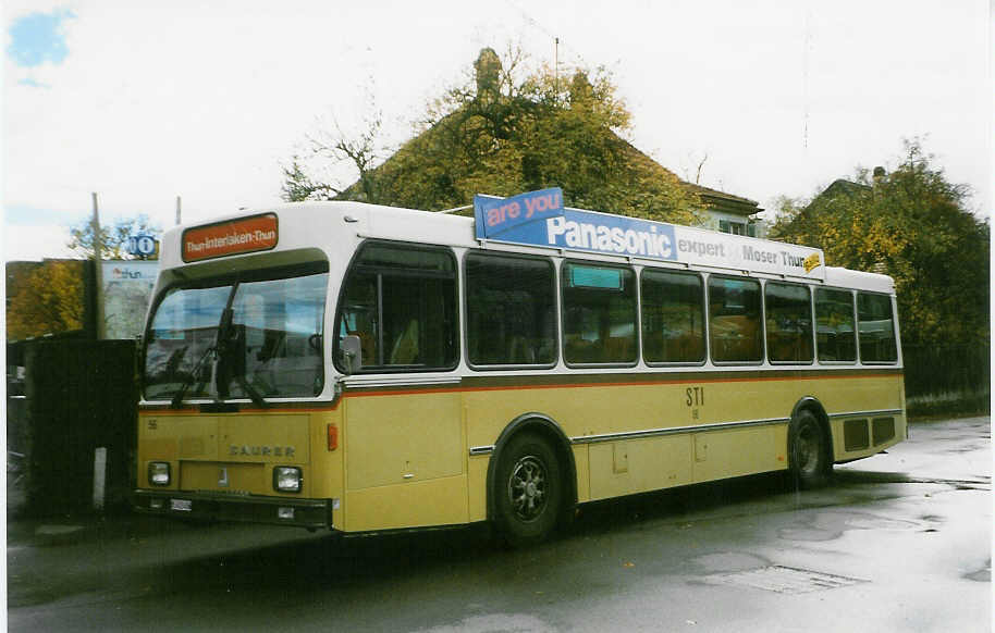 (027'733) - STI Thun - Nr. 56/BE 413'456 - Saurer/R&J am 26. Oktober 1998 in Thun, Garage