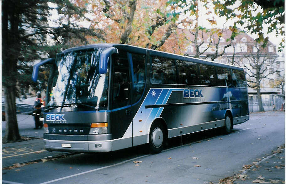 (027'807) - Beck, Genve - GE 96'479 - Setra am 7. November 1998 in Thun, Aarefeld 