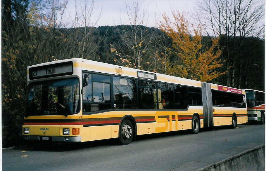 (027'809) - STI Thun - Nr. 71/BE 385'871 - MAN am 8. November 1998 bei der Schifflndte Thun