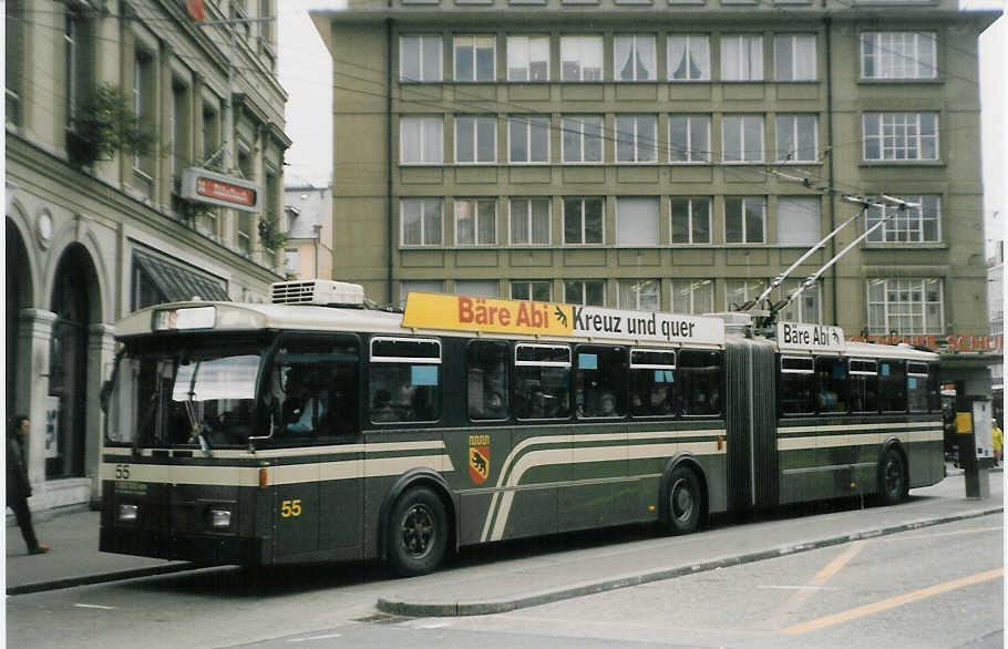 (028'306) - SVB Bern - Nr. 55 - FBW/Gangloff Gelenktrolleybus am 19. Dezember 1998 beim Bahnhof Bern