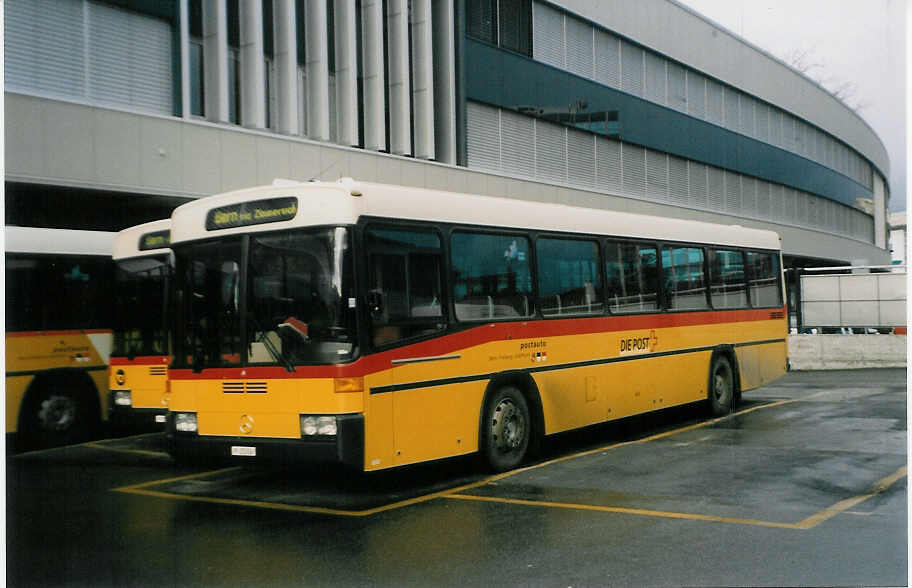 (028'308) - PTT-Regie - P 25'306 - Mercedes/R&J am 19. Dezember 1998 in Bern, Postautostation