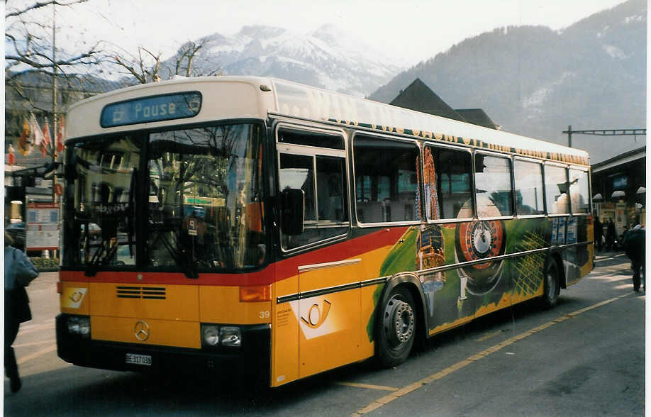 (028'820) - AAGI Interlaken - Nr. 39/BE 317'038 - Mercedes/R&J (ex P 25'303) am 2. Januar 1999 beim Bahnhof Interlaken West