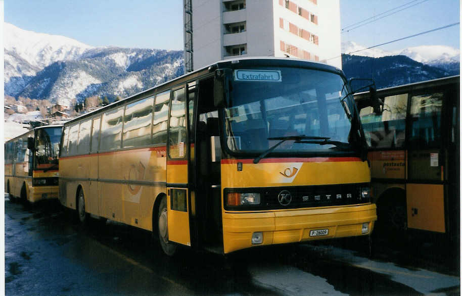 (029'121) - PTT-Regie - P 26'009 - Setra am 17. Januar 1999 beim Bahnhof Brig