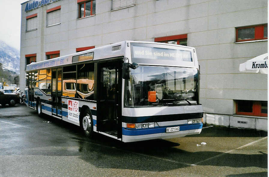 (029'910) - AAGI Interlaken - Nr. 33/BE 221'062 - Neoplan am 6. Mrz 1999 in Interlaken, Garage