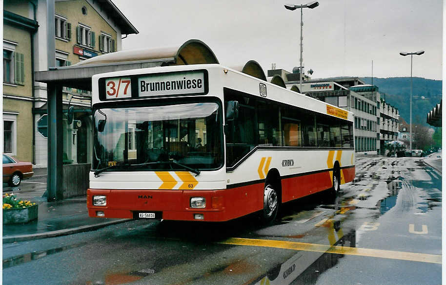 (030'917) - RVBW Wettingen - Nr. 63/AG 56'616 - MAN am 18. April 1999 beim Bahnhof Baden