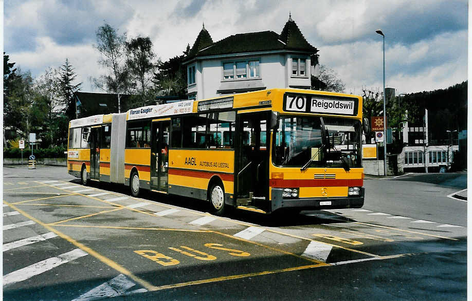 (031'024) - AAGL Liestal - Nr. 91/BL 7693 - Mercedes am 19. April 1999 beim Bahnhof Liestal