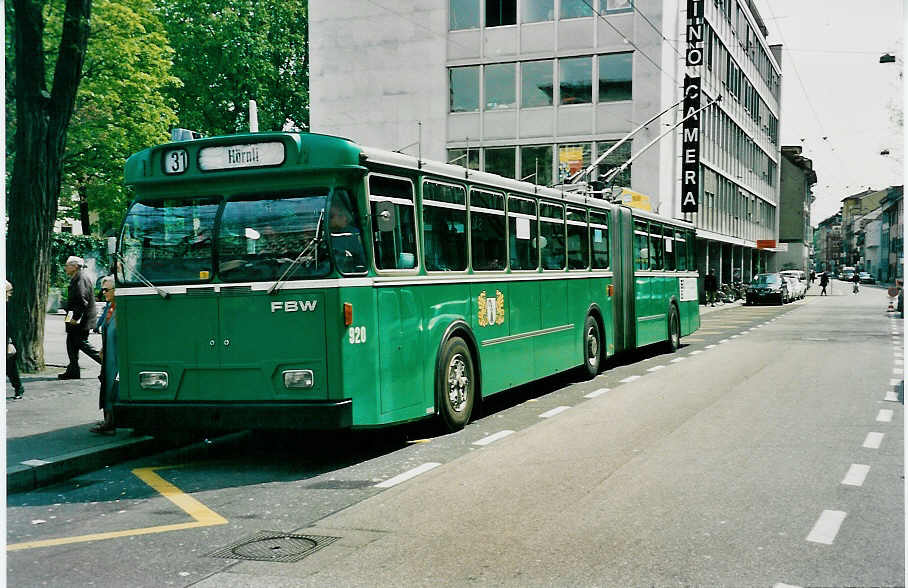 (031'131) - BVB Basel - Nr. 920 - FBW/FHS-Hess Gelenktrolleybus am 26. April 1999 in Basel, Claraplatz