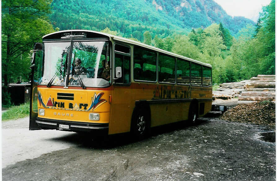 (031'614) - Alpin Raft, Interlaken - BE 365'592 - Saurer/R&J (ex P 24'277) am 23. Mai 1999 in Wilderswil, Ltschine