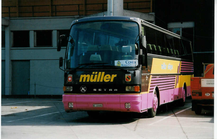 (031'722) - Mller, Uttigen - BE 239'682 - Setra am 31. Mai 1999 in Thun, Grabengut