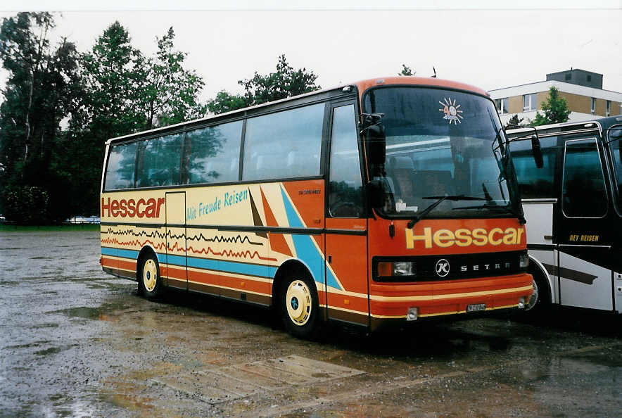 (031'830) - Hesscar, Bachenblach - ZH 230'846 - Setra am 6. Juni 1999 in Thun, Lachenwiese