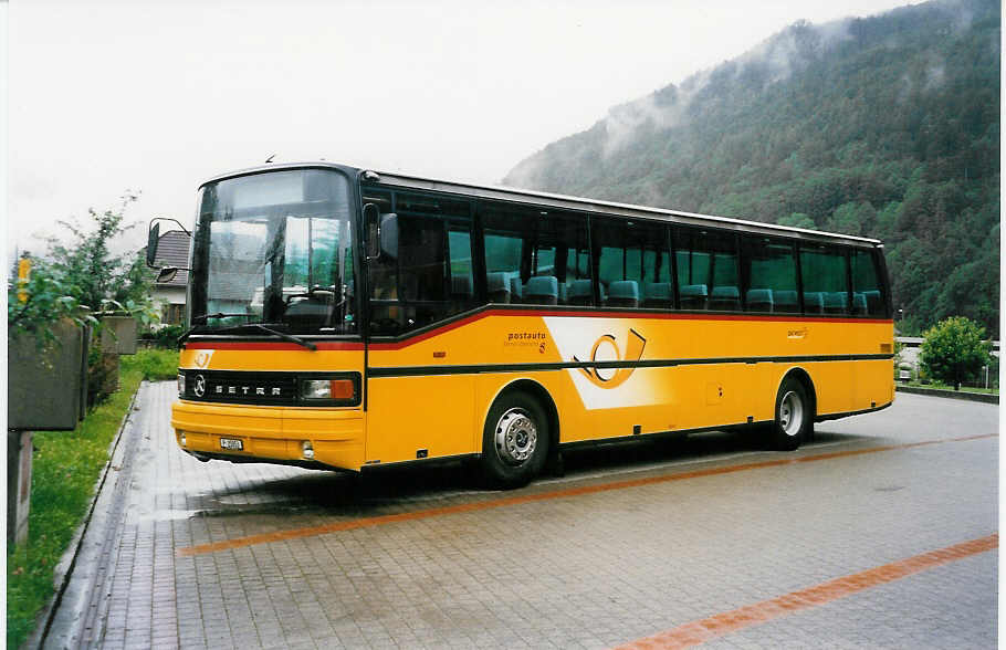 (031'836) - PTT-Regie - P 25'053 - Setra am 6. Juni 1999 in Meiringen, Postgarage