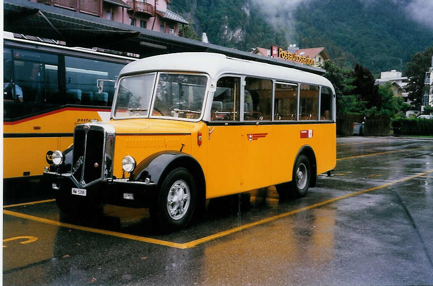 (031'902) - OPC Ennetbrgen - Nr. 4/NW 5288 - FBW/Krapf (ex Schweizer Armee) am 6. Juni 1999 beim Bahnhof Meiringen