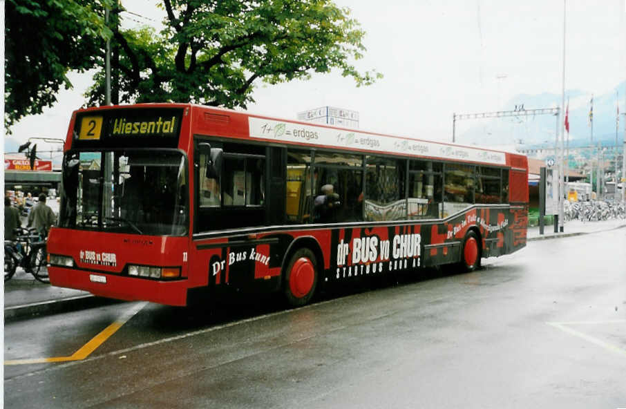 (032'903) - SBC Chur - Nr. 11/GR 97'511 - Neoplan am 27. Juni 1999 beim Bahnhof Chur