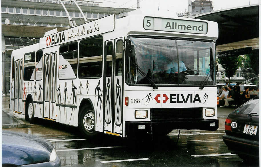 (032'935) - VBL Luzern - Nr. 268 - NAW/R&J-Hess Trolleybus am 27. Juni 1999 beim Bahnhof Luzern