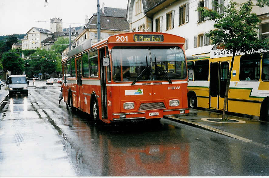 (033'301) - TN Neuchtel - Nr. 201/NE 26'101 - FBW/Hess (ex Nr. 101) am 6. Juli 1999 in Neuchtel, Place Pury