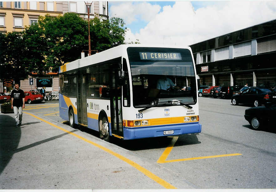 (033'406) - TC La Chaux-de-Fonds - Nr. 193/NE 55'093 - Volvo/Berkhof am 6. Juli 1999 beim Bahnhof La Chaux-de-Fonds