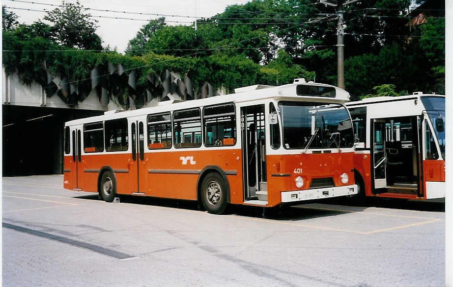 (033'810) - TL Lausanne - Nr. 401/VD 1551 - FBW/Hess am 7. Juli 1999 in Lausanne, Dpt Borde
