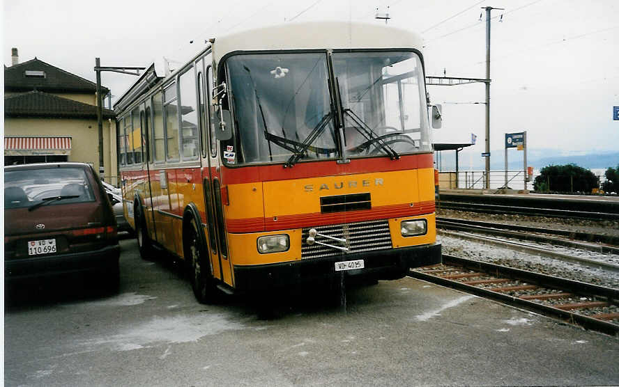 (033'822) - Raabe, Yverdon - VD 4015 - Saurer/Lauber am 7. Juli 1999 beim Bahnhof Grandson