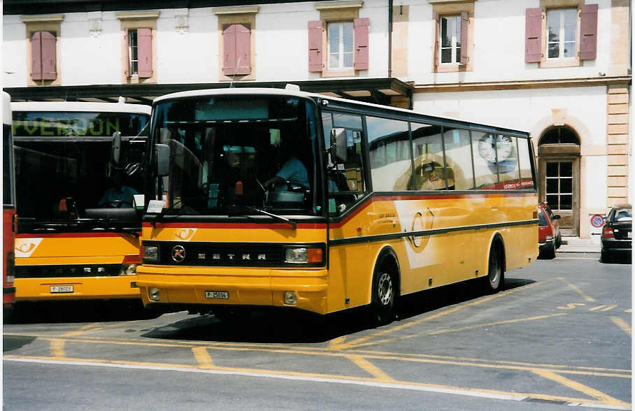 (033'836) - PTT-Regie - P 25'014 - Setra am 8. Juli 1999 beim Bahnhof Yverdon