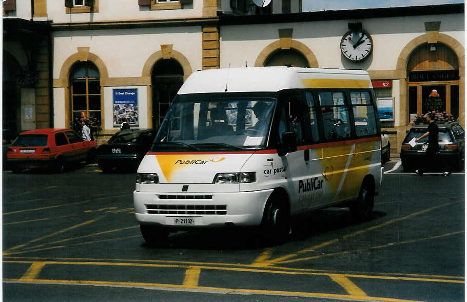 (033'906) - PTT-Regie - P 21'102 - Fiat am 8. Juli 1999 beim Bahnhof Yverdon