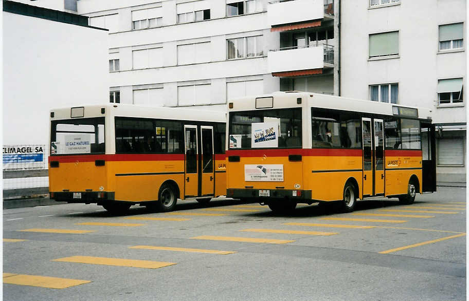 (033'925) - PTT-Regie - P 23'300 + P 23'301 - NAW/Gppel (ex Meray, Delmont) am 9. Juli 1999 beim Bahnhof Delmont