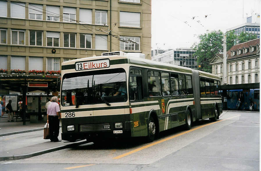 (034'124) - SVB Bern - Nr. 286/BE 419'286 - Volvo/R&J-Hess-Gangloff am 12. Juli 1999 beim Bahnhof Bern