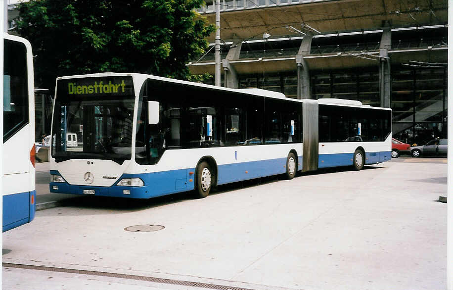 (034'211) - Heggli, Kriens - Nr. 710/LU 15'129 - Mercedes am 13. Juli 1999 beim Bahnhof Luzern