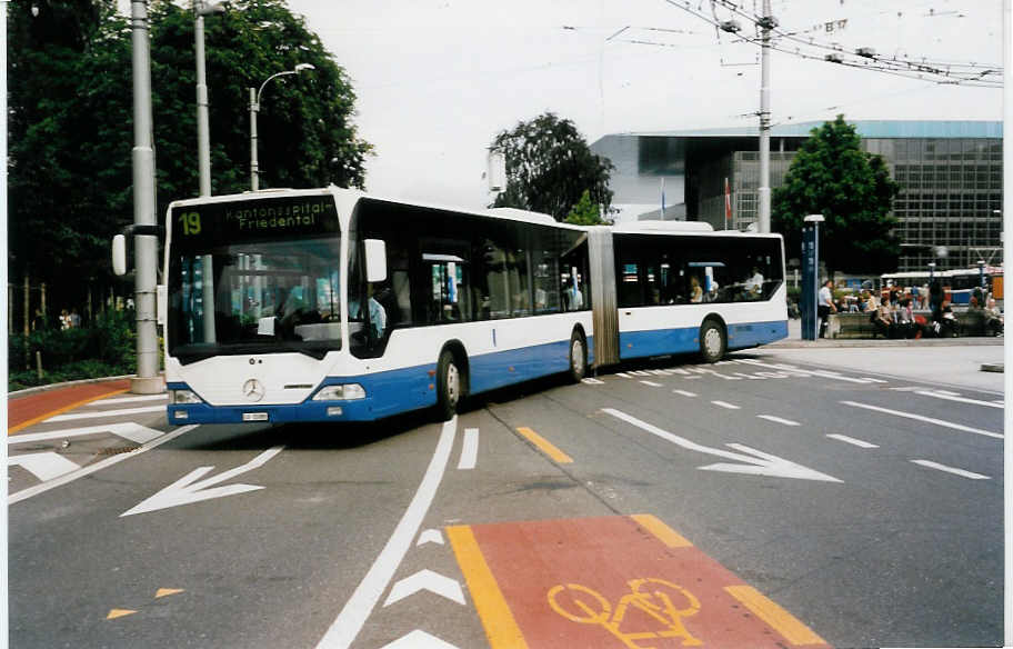 (034'226) - Heggli, Kriens - Nr. 711/LU 15'088 - Mercedes am 13. Juli 1999 beim Bahnhof Luzern