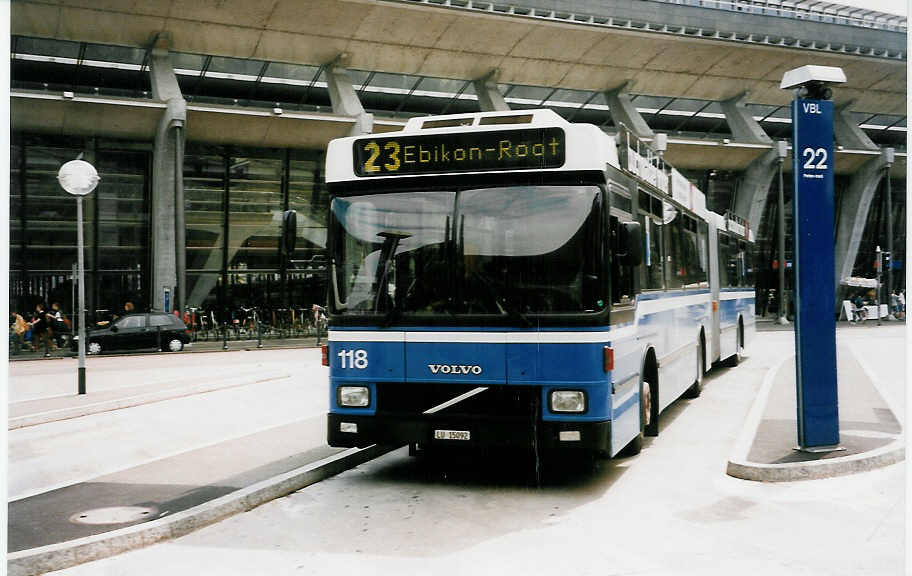 (034'234) - VBL Luzern - Nr. 118/LU 15'092 - Volvo/Hess am 13. Juli 1999 beim Bahnhof Luzern