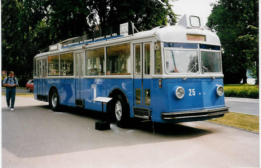 (034'328) - VBL Luzern - Nr. 25 - FBW/FFA Trolleybus am 13. Juli 1999 in Luzern, Verkehrshaus