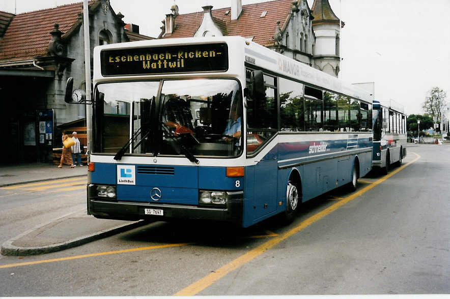 (034'703) - Schneider, Ermenswil - Nr. 8/SG 7697 - Mercedes am 19. Juli 1999 beim Bahnhof Rapperswil