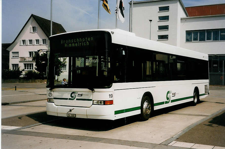 (034'709) - BOS Wil - Nr. 19/SG 3309 - Volvo/Hess am 19. Juli 1999 beim Bahnhof Wil