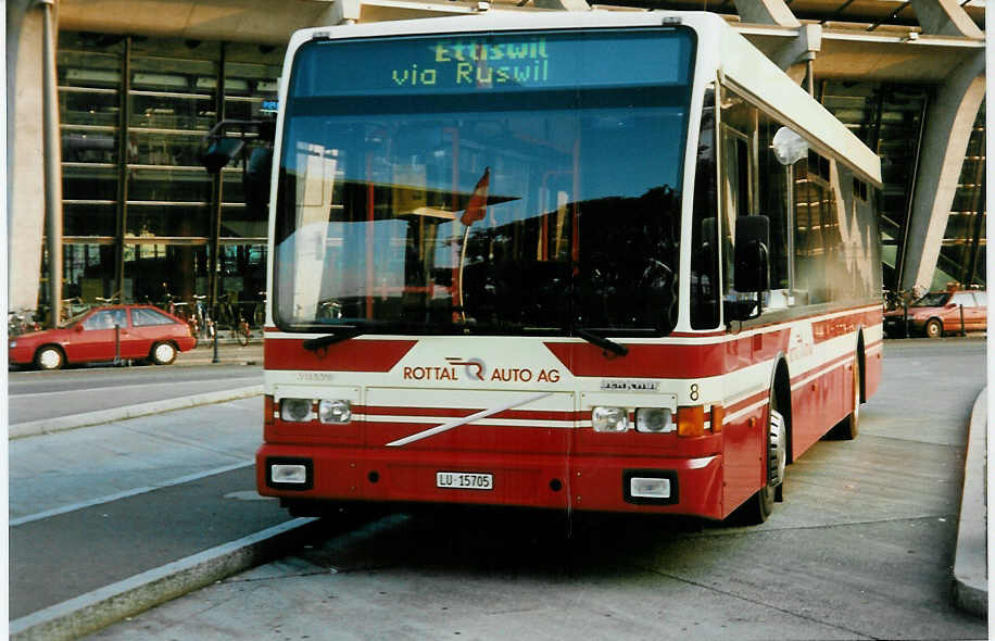 (034'822) - ARAG Ruswil - Nr. 8/LU 15'705 - Volvo/Berkhof am 19. Juli 1999 beim Bahnhof Luzern