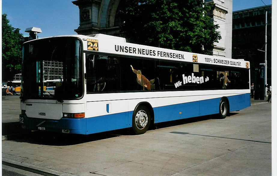 (034'924) - VBL Luzern - Nr. 62/LU 15'001 - Volvo/Hess am 26. Juli 1999 beim Bahnhof Luzern