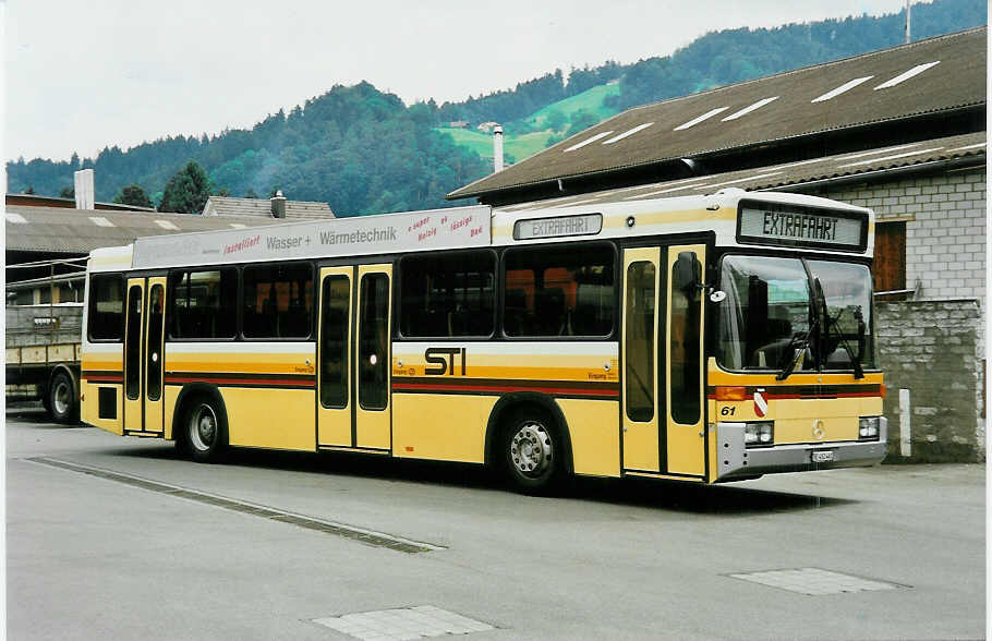 (034'934) - STI Thun - Nr. 61/BE 452'461 - Mercedes/R&J am 28. Juli 1999 in Thun, Garage